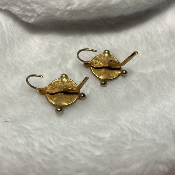 Cameo coin like earrings - Picture 3 of 5